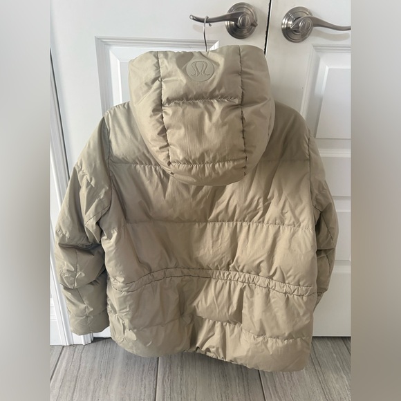 Lululemon Tan/Taupe Wunder Puff Jacket Size 12 - Picture 3 of 14